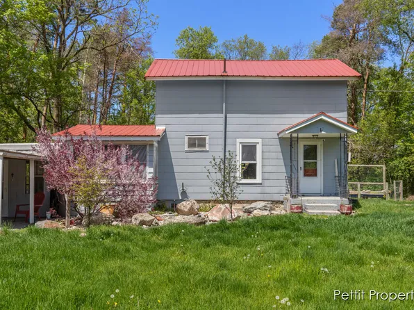 5163 Whites Bridge Rd, Belding, MI 48809