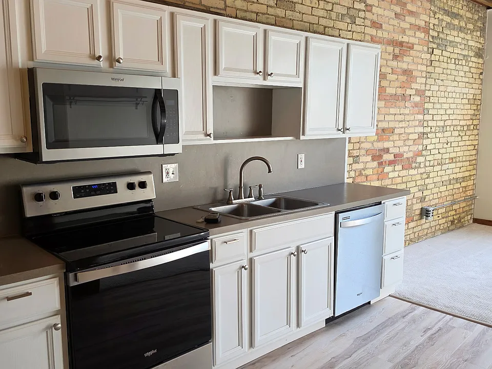 940 Monroe Ave NW #415