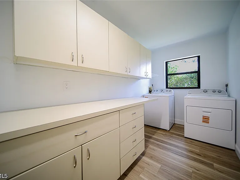 1250 Riverbend Dr — Photo 8