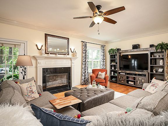 2nd image of 3818 Cambridge Ln NW