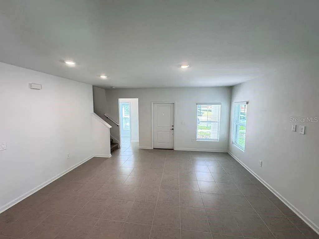 3 bed, 2.5 bath, 1795 sqft, $2,600 — Photo 4