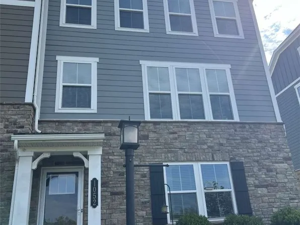 1052 Adair Ave, Valencia, PA 16059