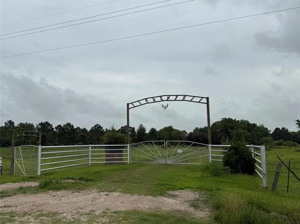 4374 Belton Ln, Anahuac, TX 77514