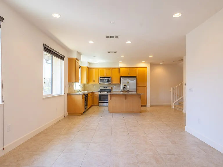 1673 Lee Way — Photo 3