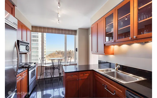 Sold by Douglas Elliman | media 17