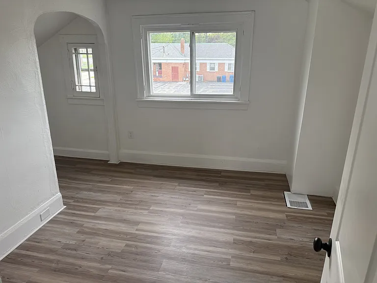 20 Erskine Ave #2 — Photo 6