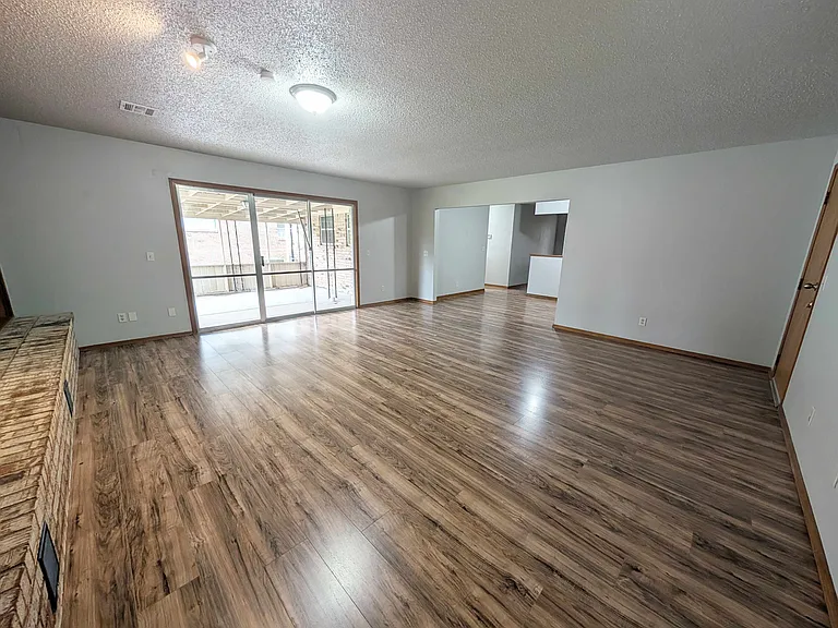 1915 S Jensen Ave — Photo 10