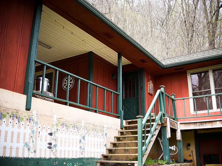 110 Kenny Ln — Photo 9