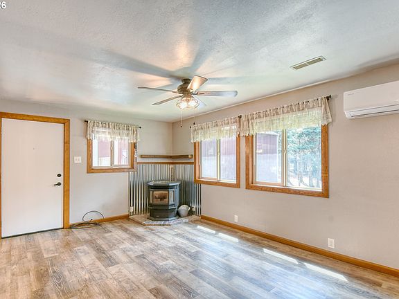 3rd image of 78234 Strawberry Ln