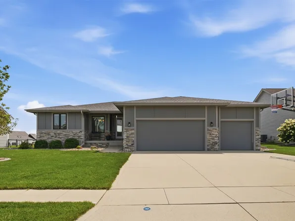1716 Falcon Dr, Polk City, IA 50226
