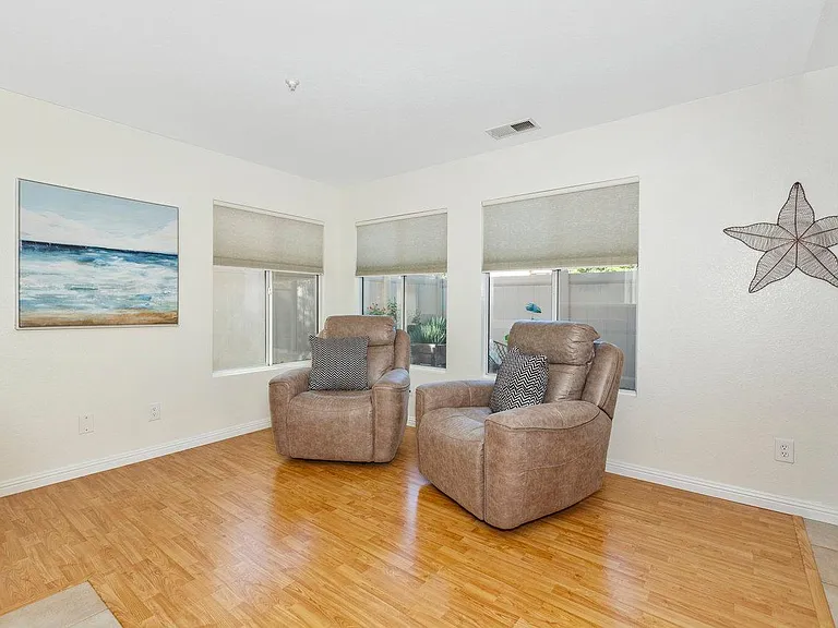 270 Brookview Ct — Photo 4