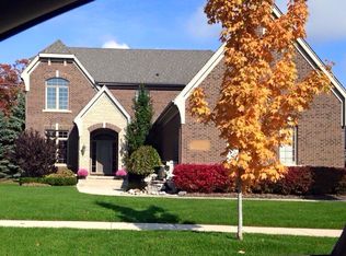 12933 Red Pine Ln, Shelby Township, MI 48315