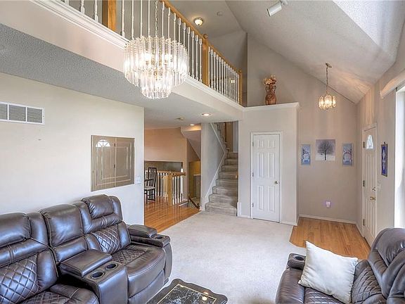 3rd image of 618 SE Joel Ave