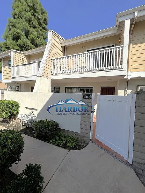 3 bed, 2.5 bath, $3,995 — Photo 1