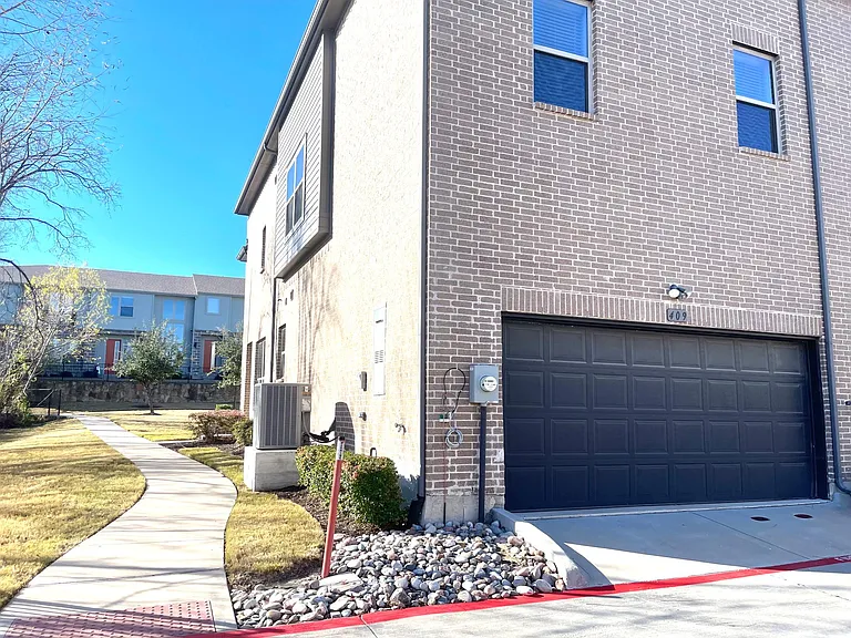 409 Harmon Dr — Photo 3