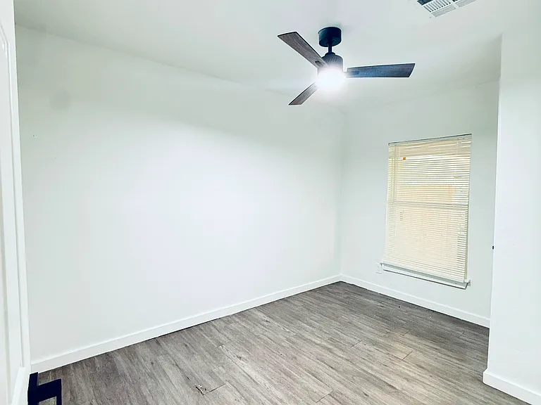 418 SW 32nd St — Photo 12