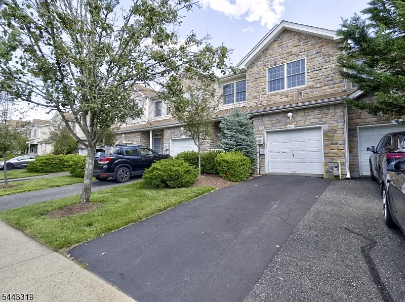 3 bed, 3.5 bath, $4,000 — Photo 2