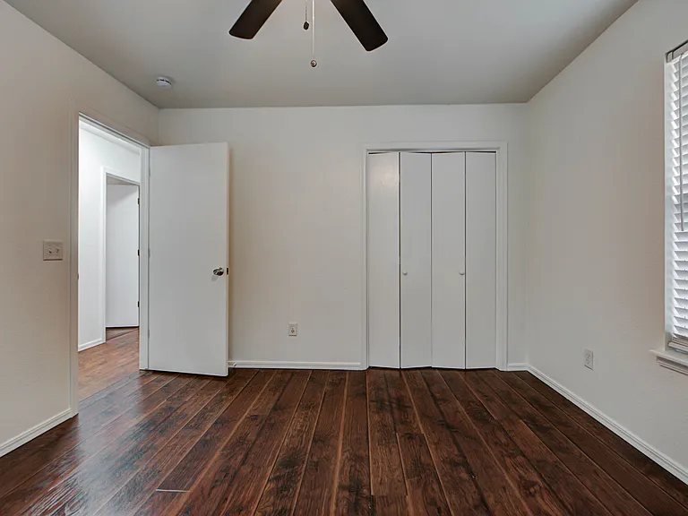 109 E Hayes St — Photo 7