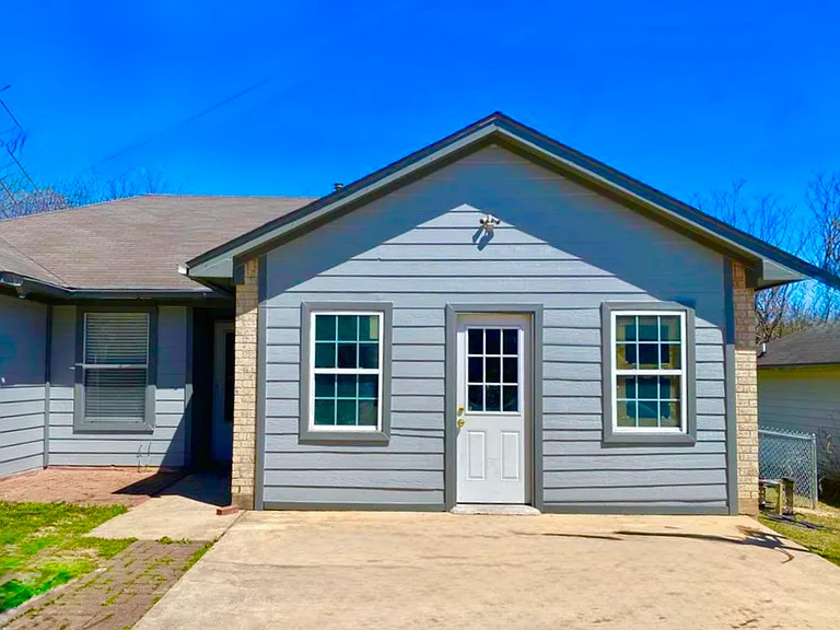 2500 Ashley Way — Photo 1