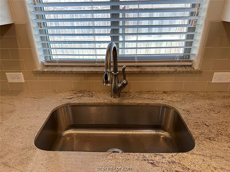 15605 Long Creek Ln — Photo 10
