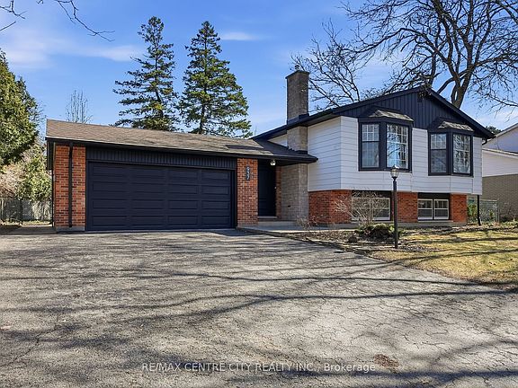 3rd image of 937 Fontaine Rd