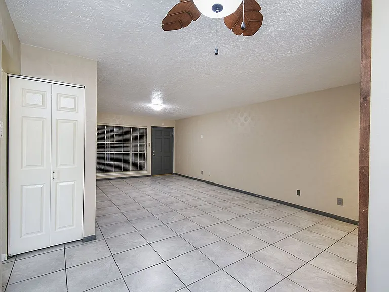 2507 Montrose Blvd #22 — Photo 10