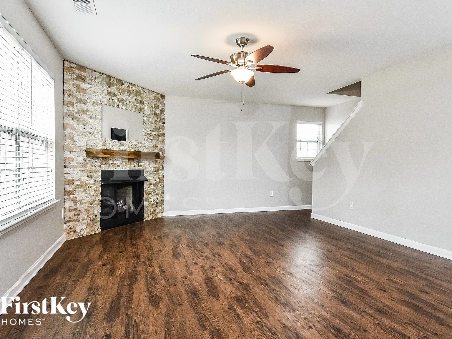 3 bed, 2.5 bath, 2219 sqft, $2,275 — Photo 4