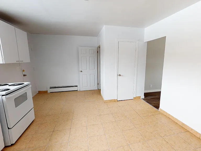 1 Court Ln — Photo 40