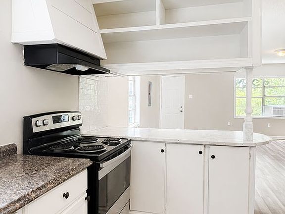 5th image of 4311 Stewart St