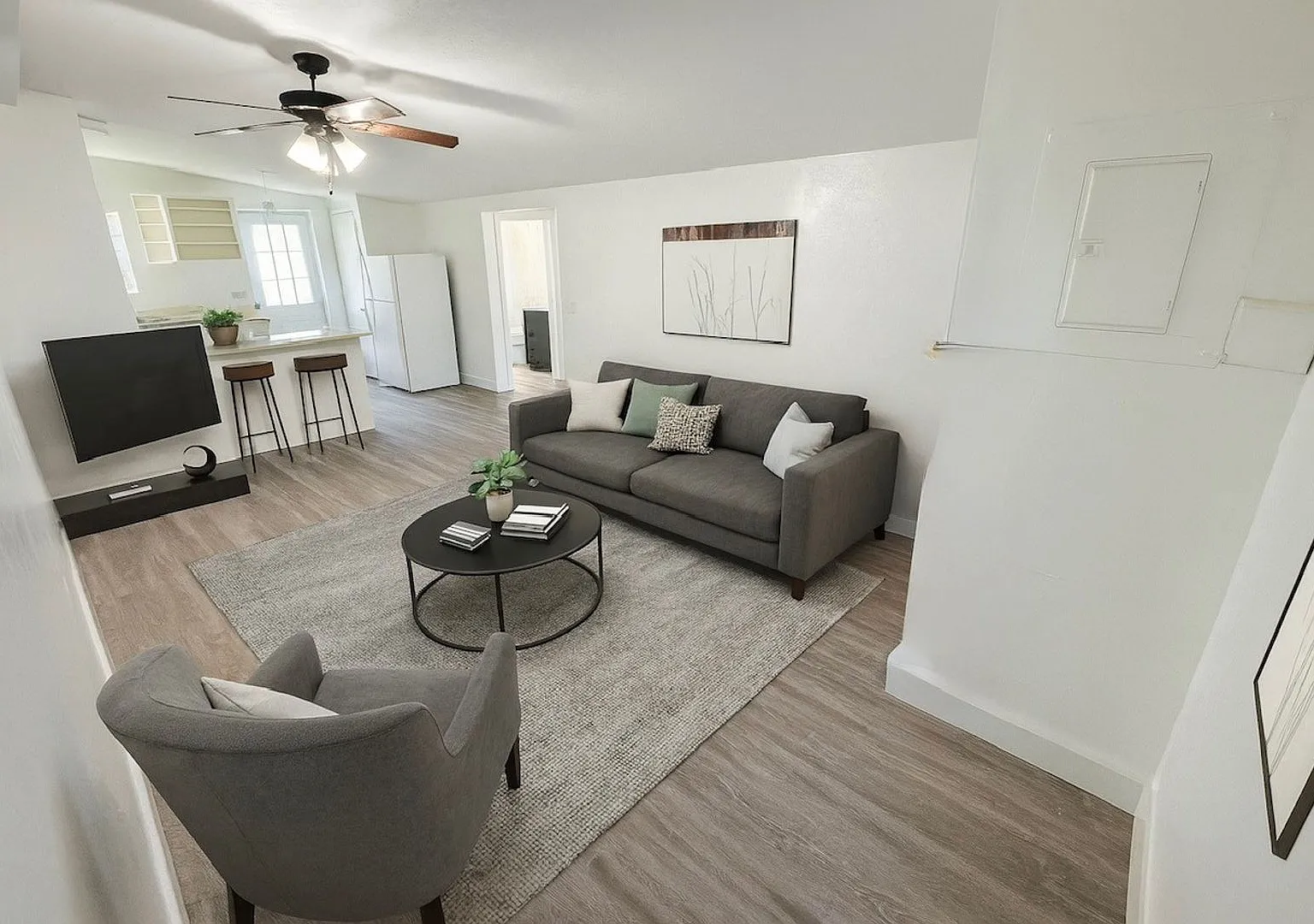 One Bedroom Mother In Law Suite — Photo 3