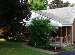 4867 Elmwood Dr, Pittsburgh, PA