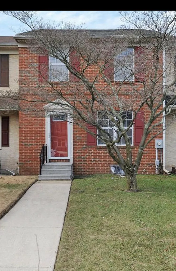 324 Cold Spring Pl — Photo 1