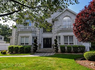 223 Spring Valley Rd, Paramus, NJ 07652