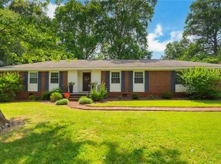 1111 Briarwood Dr, Seneca, SC 29672