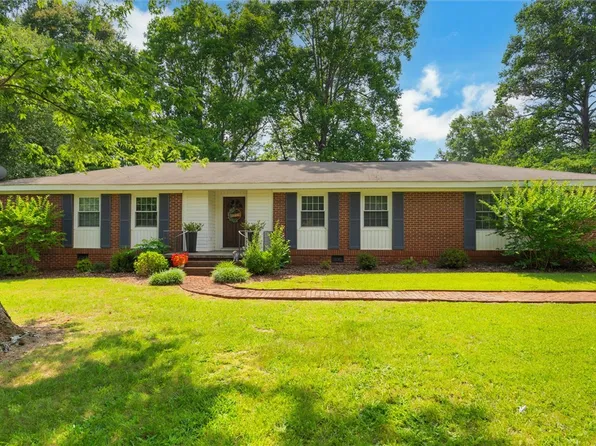 1111 Briarwood Dr, Seneca, SC 29672