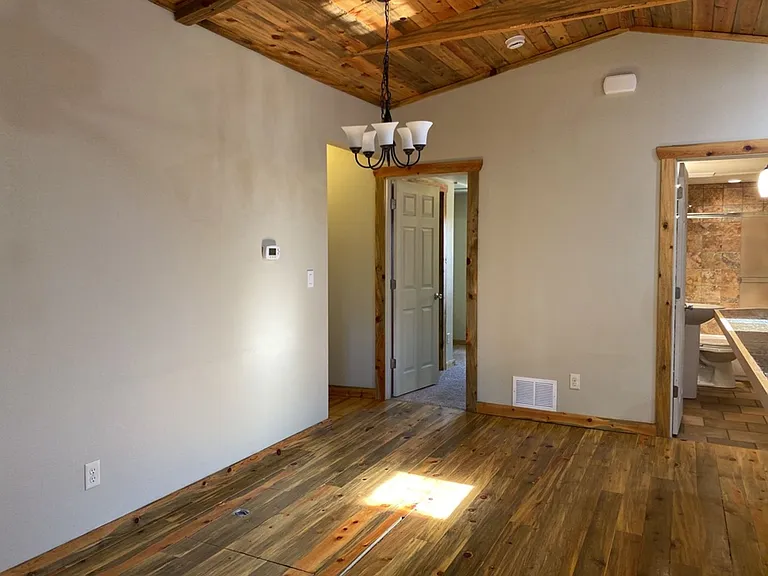 517 Endicott St — Photo 22