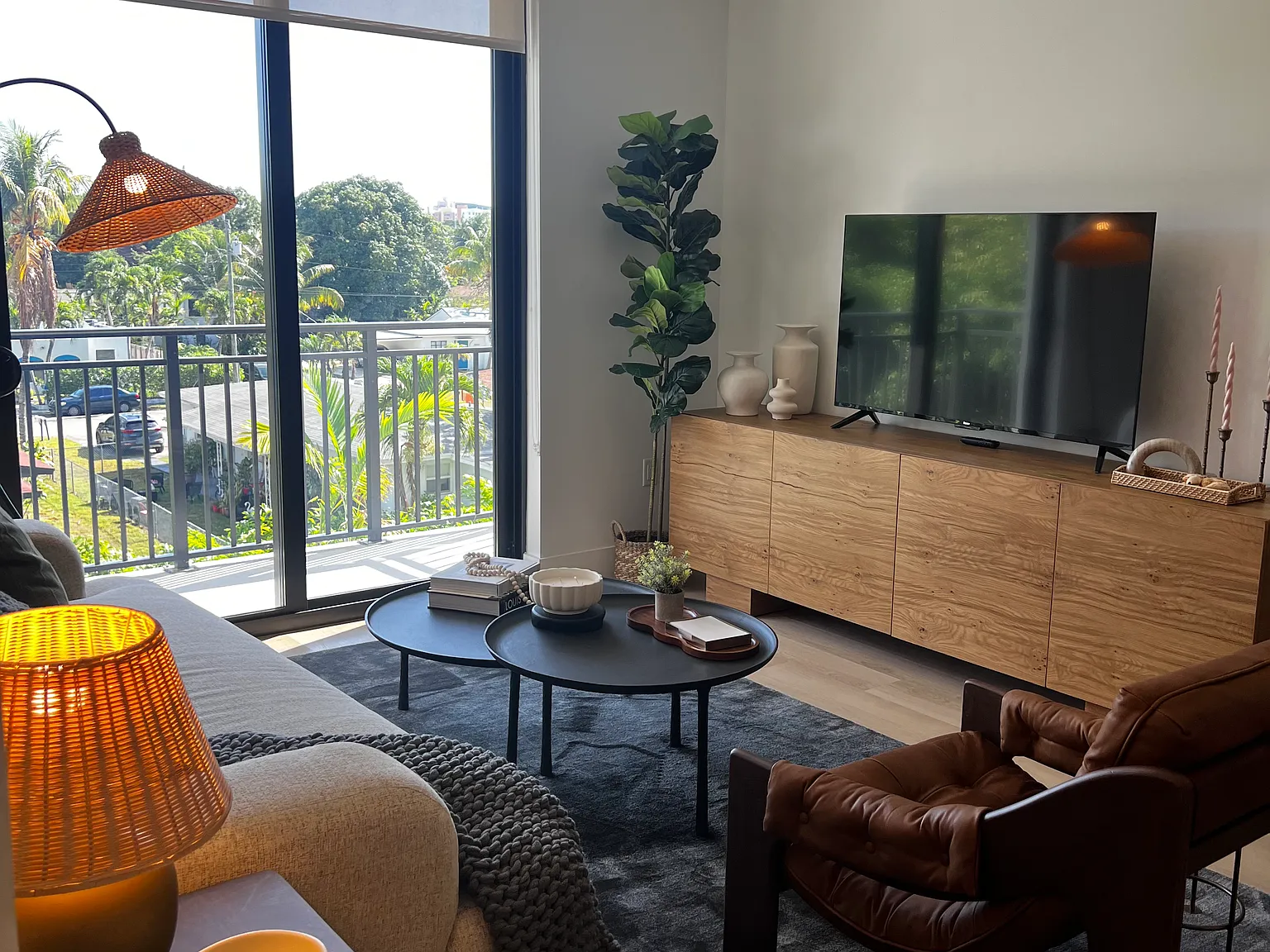 2 bed, 1020 sqft, $2,590 — Photo 2