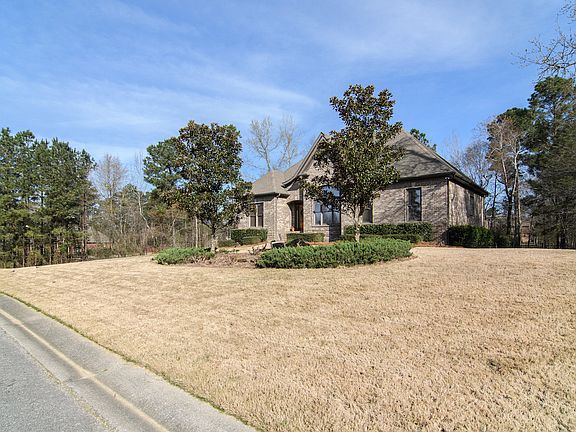 3rd image of 501 Lakeside Cir