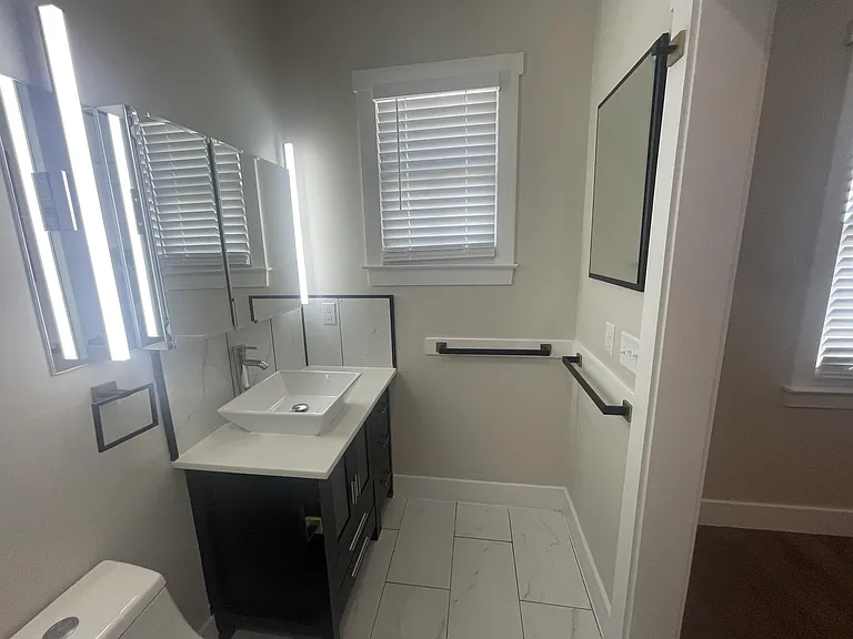 309 W Duffy St #B — Photo 6
