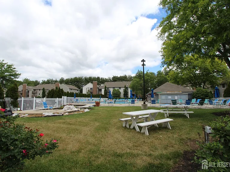 4707 Ravens Crest Dr — Photo 35