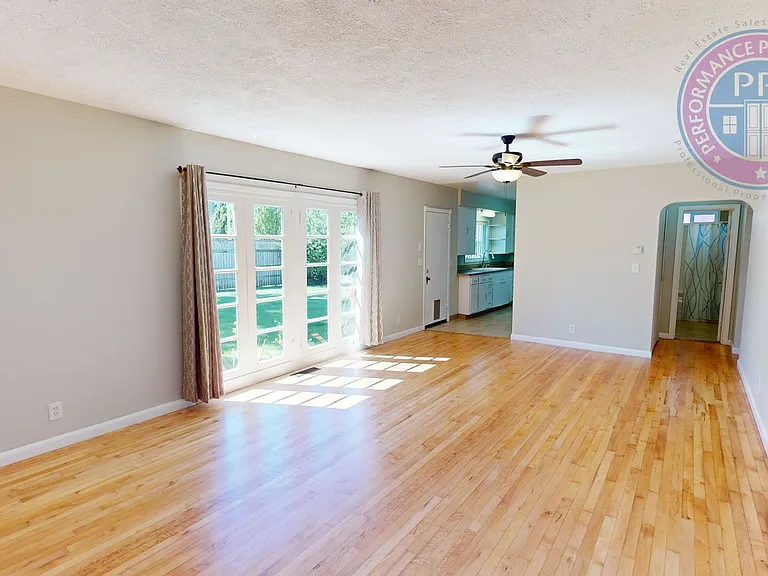 830 NE Sunrise Ln — Photo 6