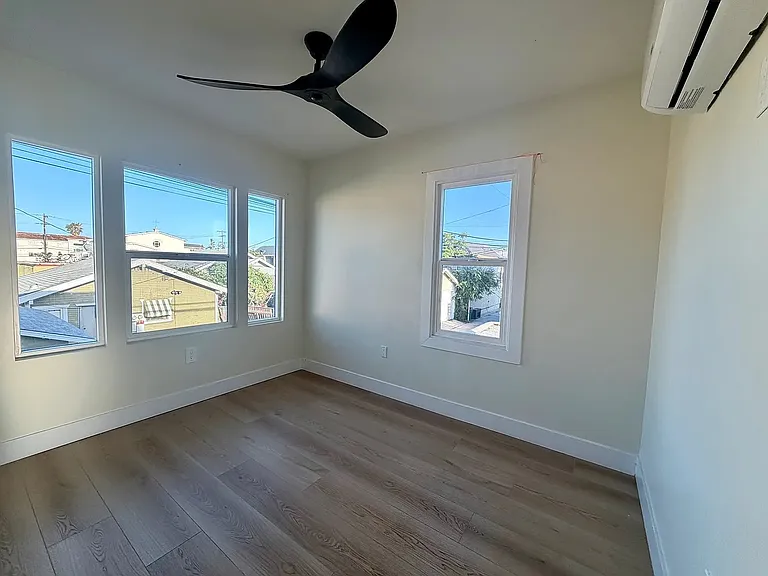 1122 Orizaba Ave #1122 — Photo 9
