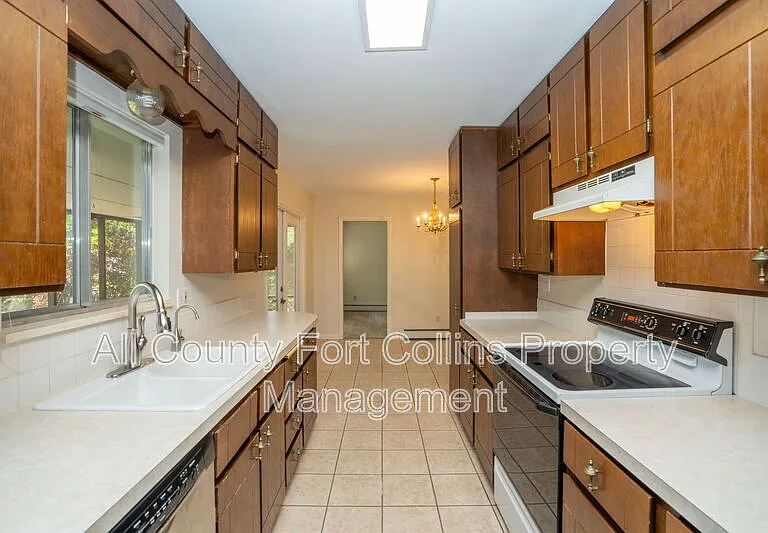 508 Louise Ln — Photo 8