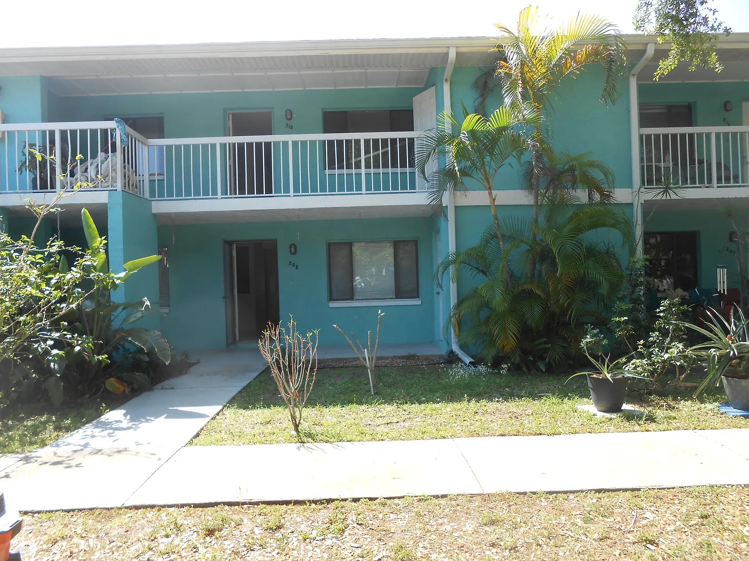 2 bed, 2.0 bath, 11040 sqft, $1,800 — Photo 1