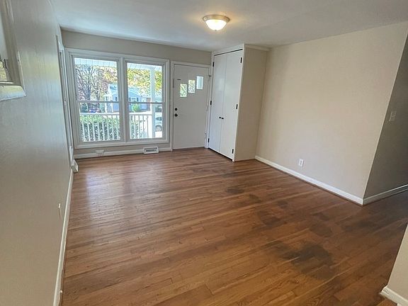 3rd image of 1409 Kenwood St