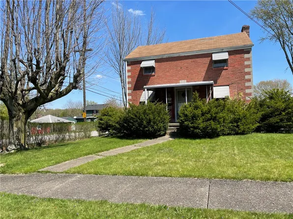 579 Wengler Ave, Sharon, PA 16146