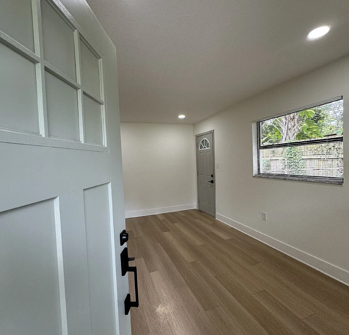 2 bed, 1.0 bath, 835 sqft, $1,800 — Photo 2