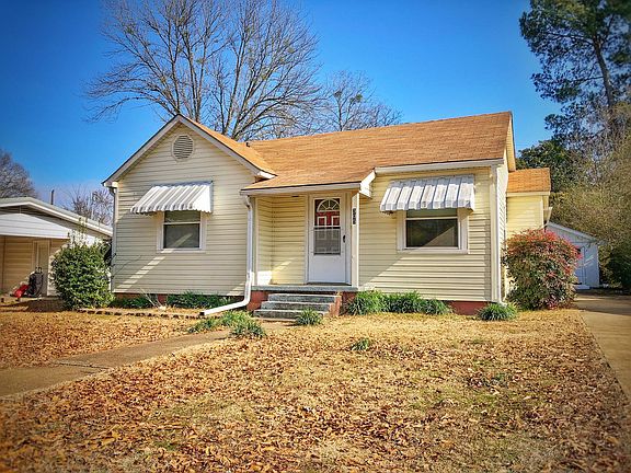 2nd image of 305 W Circle Dr