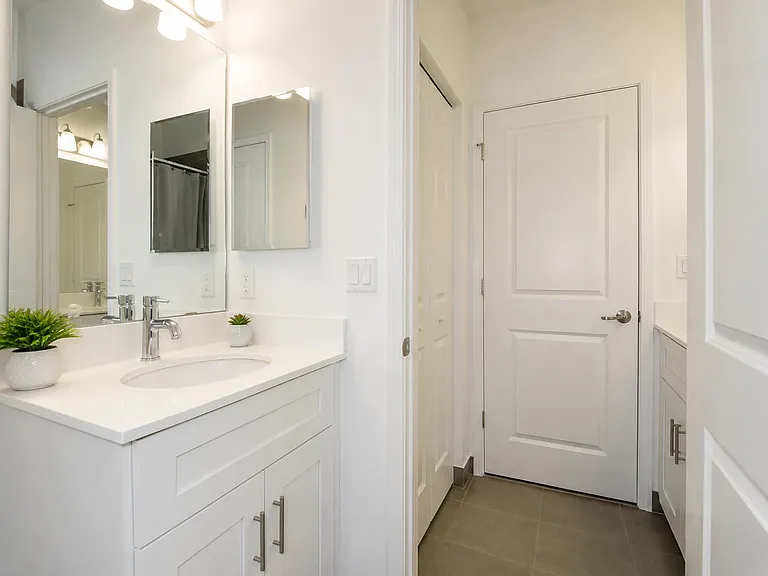 4822 NW 56th Ct — Photo 33