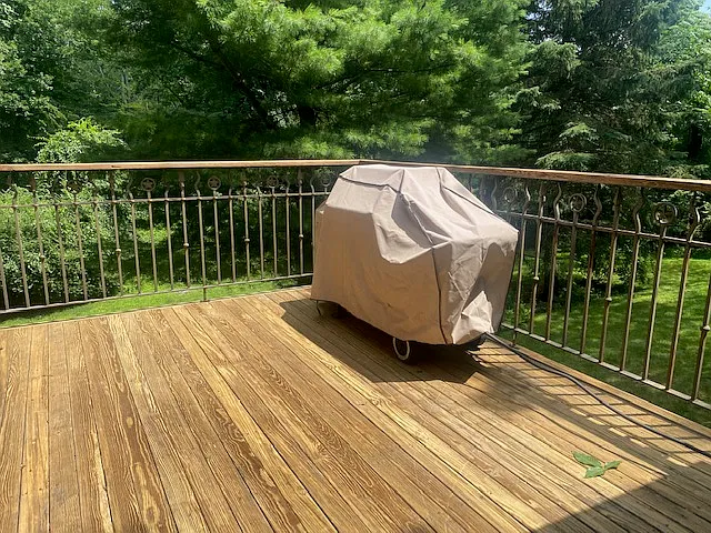 Outdoor open deck
